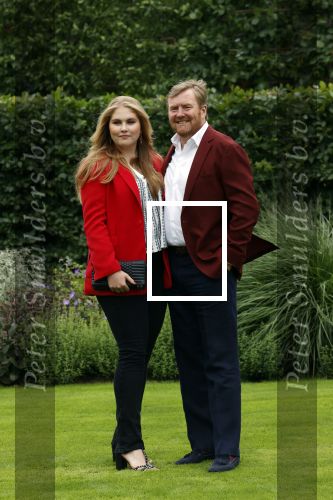 Den haag 16 juli 2021
Koninklijk fotouurtje met Koning Willem Alexander Koningin Maxima Prinses Amalia Alexia en Ariane in de tuin van Paleis Huis ten Bosch.
