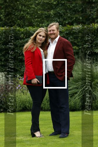 Den haag 16 juli 2021
Koninklijk fotouurtje met Koning Willem Alexander Koningin Maxima Prinses Amalia Alexia en Ariane in de tuin van Paleis Huis ten Bosch.