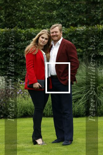 Den haag 16 juli 2021
Koninklijk fotouurtje met Koning Willem Alexander Koningin Maxima Prinses Amalia Alexia en Ariane in de tuin van Paleis Huis ten Bosch.