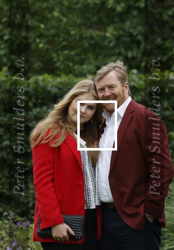 Den haag 16 juli 2021
Koninklijk fotouurtje met Koning Willem Alexander Koningin Maxima Prinses Amalia Alexia en Ariane in de tuin van Paleis Huis ten Bosch.