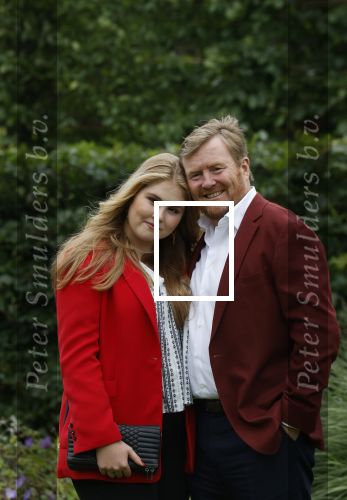 Den haag 16 juli 2021
Koninklijk fotouurtje met Koning Willem Alexander Koningin Maxima Prinses Amalia Alexia en Ariane in de tuin van Paleis Huis ten Bosch.