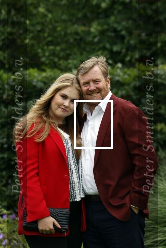 Den haag 16 juli 2021
Koninklijk fotouurtje met Koning Willem Alexander Koningin Maxima Prinses Amalia Alexia en Ariane in de tuin van Paleis Huis ten Bosch.