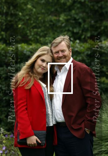Den haag 16 juli 2021
Koninklijk fotouurtje met Koning Willem Alexander Koningin Maxima Prinses Amalia Alexia en Ariane in de tuin van Paleis Huis ten Bosch.