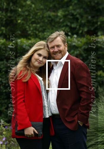 Den haag 16 juli 2021
Koninklijk fotouurtje met Koning Willem Alexander Koningin Maxima Prinses Amalia Alexia en Ariane in de tuin van Paleis Huis ten Bosch.