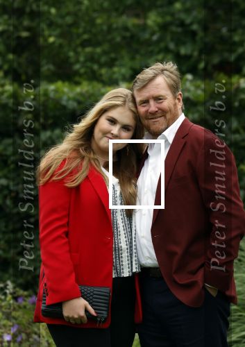 Den haag 16 juli 2021
Koninklijk fotouurtje met Koning Willem Alexander Koningin Maxima Prinses Amalia Alexia en Ariane in de tuin van Paleis Huis ten Bosch.