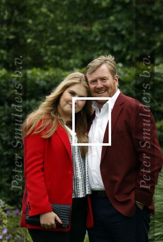 Den haag 16 juli 2021
Koninklijk fotouurtje met Koning Willem Alexander Koningin Maxima Prinses Amalia Alexia en Ariane in de tuin van Paleis Huis ten Bosch.