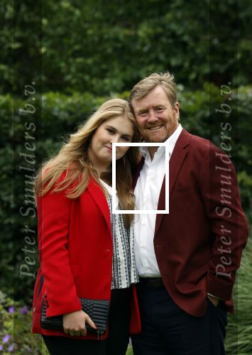 Den haag 16 juli 2021
Koninklijk fotouurtje met Koning Willem Alexander Koningin Maxima Prinses Amalia Alexia en Ariane in de tuin van Paleis Huis ten Bosch.
