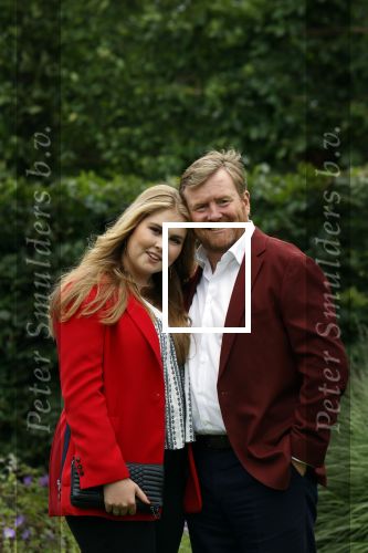 Den haag 16 juli 2021
Koninklijk fotouurtje met Koning Willem Alexander Koningin Maxima Prinses Amalia Alexia en Ariane in de tuin van Paleis Huis ten Bosch.
