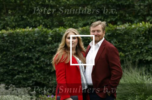 Den haag 16 juli 2021
Koninklijk fotouurtje met Koning Willem Alexander Koningin Maxima Prinses Amalia Alexia en Ariane in de tuin van Paleis Huis ten Bosch.