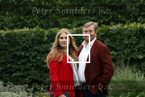Den haag 16 juli 2021
Koninklijk fotouurtje met Koning Willem Alexander Koningin Maxima Prinses Amalia Alexia en Ariane in de tuin van Paleis Huis ten Bosch.