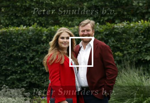 Den haag 16 juli 2021
Koninklijk fotouurtje met Koning Willem Alexander Koningin Maxima Prinses Amalia Alexia en Ariane in de tuin van Paleis Huis ten Bosch.