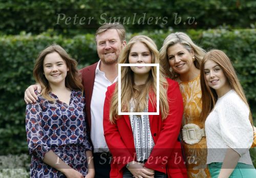 Den haag 16 juli 2021
Koninklijk fotouurtje met Koning Willem Alexander Koningin Maxima Prinses Amalia Alexia en Ariane in de tuin van Paleis Huis ten Bosch.