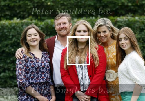 Den haag 16 juli 2021
Koninklijk fotouurtje met Koning Willem Alexander Koningin Maxima Prinses Amalia Alexia en Ariane in de tuin van Paleis Huis ten Bosch.