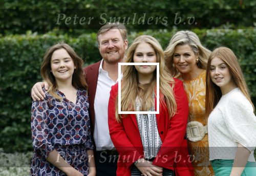 Den haag 16 juli 2021
Koninklijk fotouurtje met Koning Willem Alexander Koningin Maxima Prinses Amalia Alexia en Ariane in de tuin van Paleis Huis ten Bosch.