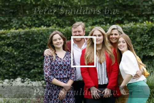 Den haag 16 juli 2021
Koninklijk fotouurtje met Koning Willem Alexander Koningin Maxima Prinses Amalia Alexia en Ariane in de tuin van Paleis Huis ten Bosch.