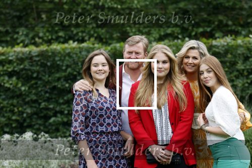 Den haag 16 juli 2021
Koninklijk fotouurtje met Koning Willem Alexander Koningin Maxima Prinses Amalia Alexia en Ariane in de tuin van Paleis Huis ten Bosch.