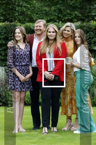 Den haag 16 juli 2021
Koninklijk fotouurtje met Koning Willem Alexander Koningin Maxima Prinses Amalia Alexia en Ariane in de tuin van Paleis Huis ten Bosch.