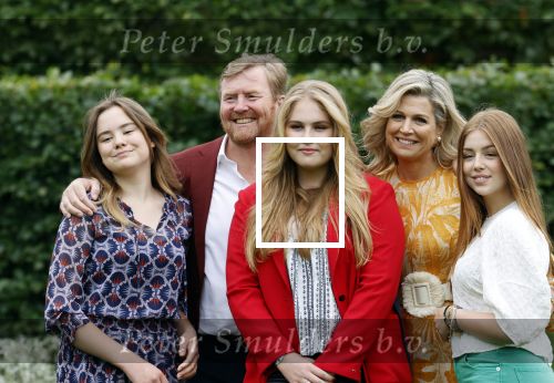 Den haag 16 juli 2021
Koninklijk fotouurtje met Koning Willem Alexander Koningin Maxima Prinses Amalia Alexia en Ariane in de tuin van Paleis Huis ten Bosch.
