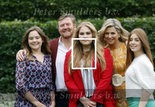 Den haag 16 juli 2021
Koninklijk fotouurtje met Koning Willem Alexander Koningin Maxima Prinses Amalia Alexia en Ariane in de tuin van Paleis Huis ten Bosch.