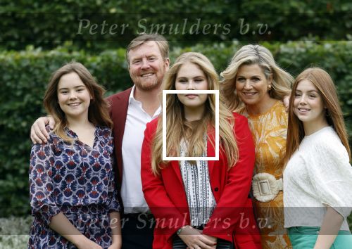 Den haag 16 juli 2021
Koninklijk fotouurtje met Koning Willem Alexander Koningin Maxima Prinses Amalia Alexia en Ariane in de tuin van Paleis Huis ten Bosch.