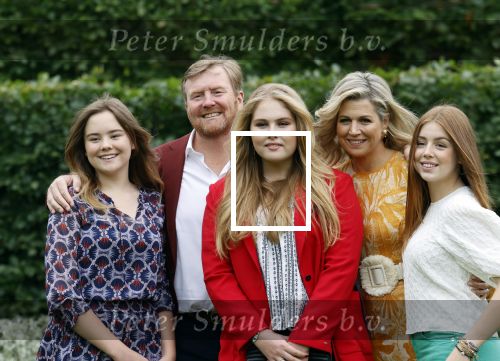 Den haag 16 juli 2021
Koninklijk fotouurtje met Koning Willem Alexander Koningin Maxima Prinses Amalia Alexia en Ariane in de tuin van Paleis Huis ten Bosch.