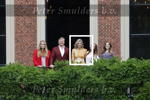 Den haag 16 juli 2021
Koninklijk fotouurtje met Koning Willem Alexander Koningin Maxima Prinses Amalia Alexia en Ariane in de tuin van Paleis Huis ten Bosch.