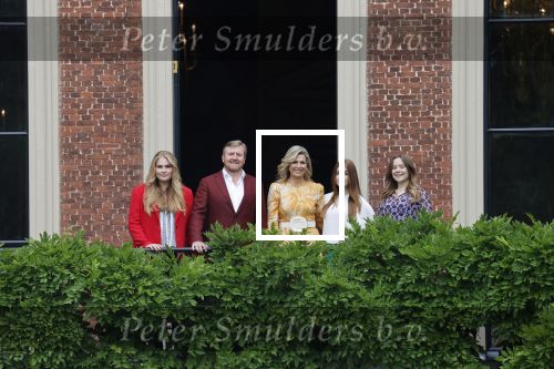 Den haag 16 juli 2021
Koninklijk fotouurtje met Koning Willem Alexander Koningin Maxima Prinses Amalia Alexia en Ariane in de tuin van Paleis Huis ten Bosch.
