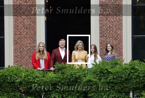 Den haag 16 juli 2021
Koninklijk fotouurtje met Koning Willem Alexander Koningin Maxima Prinses Amalia Alexia en Ariane in de tuin van Paleis Huis ten Bosch.