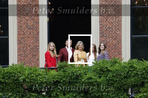 Den haag 16 juli 2021
Koninklijk fotouurtje met Koning Willem Alexander Koningin Maxima Prinses Amalia Alexia en Ariane in de tuin van Paleis Huis ten Bosch.