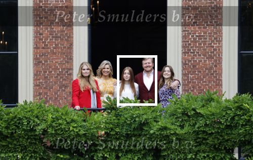 Den haag 16 juli 2021
Koninklijk fotouurtje met Koning Willem Alexander Koningin Maxima Prinses Amalia Alexia en Ariane in de tuin van Paleis Huis ten Bosch.