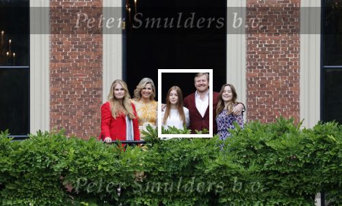 Den haag 16 juli 2021
Koninklijk fotouurtje met Koning Willem Alexander Koningin Maxima Prinses Amalia Alexia en Ariane in de tuin van Paleis Huis ten Bosch.