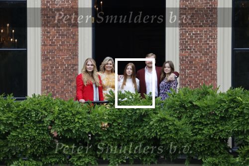 Den haag 16 juli 2021
Koninklijk fotouurtje met Koning Willem Alexander Koningin Maxima Prinses Amalia Alexia en Ariane in de tuin van Paleis Huis ten Bosch.