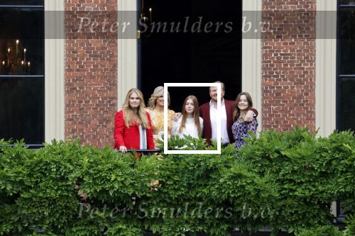 Den haag 16 juli 2021
Koninklijk fotouurtje met Koning Willem Alexander Koningin Maxima Prinses Amalia Alexia en Ariane in de tuin van Paleis Huis ten Bosch.