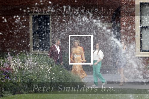 Den haag 16 juli 2021
Koninklijk fotouurtje met Koning Willem Alexander Koningin Maxima Prinses Amalia Alexia en Ariane in de tuin van Paleis Huis ten Bosch.