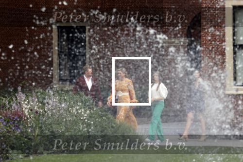 Den haag 16 juli 2021
Koninklijk fotouurtje met Koning Willem Alexander Koningin Maxima Prinses Amalia Alexia en Ariane in de tuin van Paleis Huis ten Bosch.