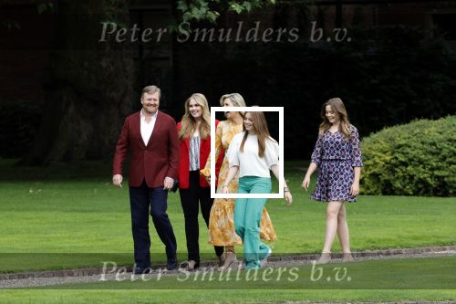 Den haag 16 juli 2021
Koninklijk fotouurtje met Koning Willem Alexander Koningin Maxima Prinses Amalia Alexia en Ariane in de tuin van Paleis Huis ten Bosch.