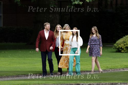 Den haag 16 juli 2021
Koninklijk fotouurtje met Koning Willem Alexander Koningin Maxima Prinses Amalia Alexia en Ariane in de tuin van Paleis Huis ten Bosch.