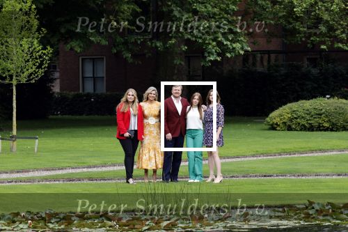 Den haag 16 juli 2021
Koninklijk fotouurtje met Koning Willem Alexander Koningin Maxima Prinses Amalia Alexia en Ariane in de tuin van Paleis Huis ten Bosch.