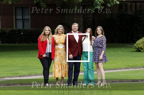 Den haag 16 juli 2021
Koninklijk fotouurtje met Koning Willem Alexander Koningin Maxima Prinses Amalia Alexia en Ariane in de tuin van Paleis Huis ten Bosch.