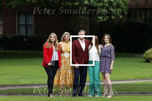 Den haag 16 juli 2021
Koninklijk fotouurtje met Koning Willem Alexander Koningin Maxima Prinses Amalia Alexia en Ariane in de tuin van Paleis Huis ten Bosch.