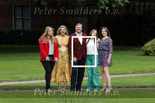 Den haag 16 juli 2021
Koninklijk fotouurtje met Koning Willem Alexander Koningin Maxima Prinses Amalia Alexia en Ariane in de tuin van Paleis Huis ten Bosch.