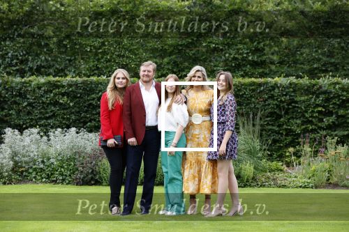 Den haag 16 juli 2021
Koninklijk fotouurtje met Koning Willem Alexander Koningin Maxima Prinses Amalia Alexia en Ariane in de tuin van Paleis Huis ten Bosch.
