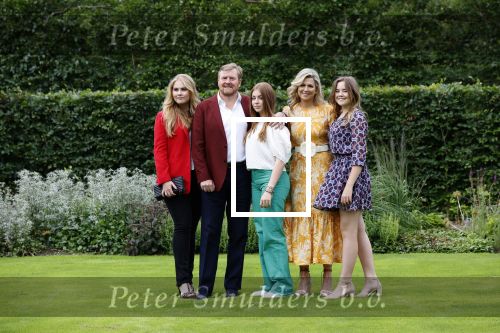 Den haag 16 juli 2021
Koninklijk fotouurtje met Koning Willem Alexander Koningin Maxima Prinses Amalia Alexia en Ariane in de tuin van Paleis Huis ten Bosch.