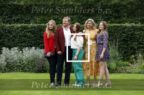 Den haag 16 juli 2021
Koninklijk fotouurtje met Koning Willem Alexander Koningin Maxima Prinses Amalia Alexia en Ariane in de tuin van Paleis Huis ten Bosch.