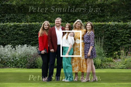 Den haag 16 juli 2021
Koninklijk fotouurtje met Koning Willem Alexander Koningin Maxima Prinses Amalia Alexia en Ariane in de tuin van Paleis Huis ten Bosch.