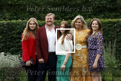 Den haag 16 juli 2021
Koninklijk fotouurtje met Koning Willem Alexander Koningin Maxima Prinses Amalia Alexia en Ariane in de tuin van Paleis Huis ten Bosch.