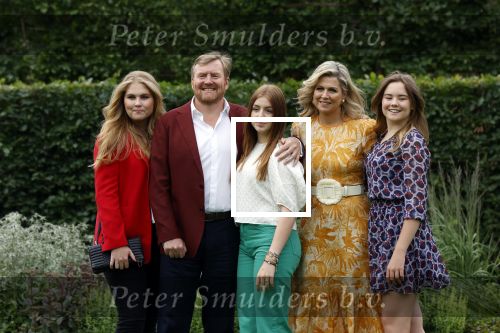 Den haag 16 juli 2021
Koninklijk fotouurtje met Koning Willem Alexander Koningin Maxima Prinses Amalia Alexia en Ariane in de tuin van Paleis Huis ten Bosch.