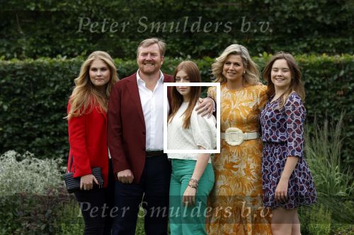 Den haag 16 juli 2021
Koninklijk fotouurtje met Koning Willem Alexander Koningin Maxima Prinses Amalia Alexia en Ariane in de tuin van Paleis Huis ten Bosch.