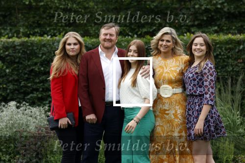 Den haag 16 juli 2021
Koninklijk fotouurtje met Koning Willem Alexander Koningin Maxima Prinses Amalia Alexia en Ariane in de tuin van Paleis Huis ten Bosch.