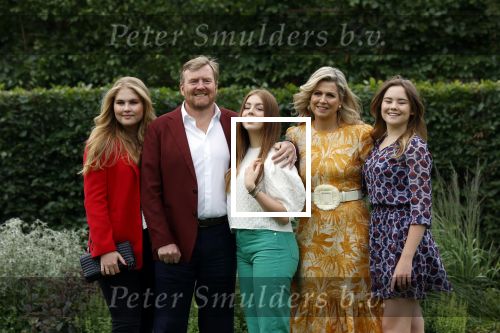 Den haag 16 juli 2021
Koninklijk fotouurtje met Koning Willem Alexander Koningin Maxima Prinses Amalia Alexia en Ariane in de tuin van Paleis Huis ten Bosch.